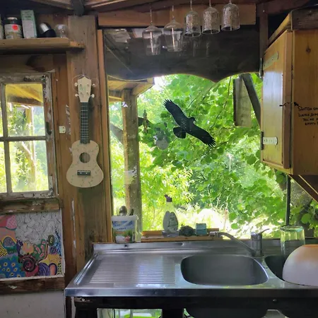 Cute Caravan Hideaway In Nature *