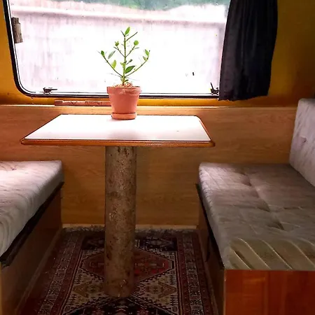 Кемпінг Cute Caravan Hideaway In Nature *